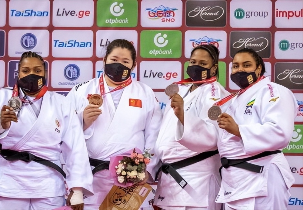 国际女子足球赛事，中国队表现优异再获好成绩