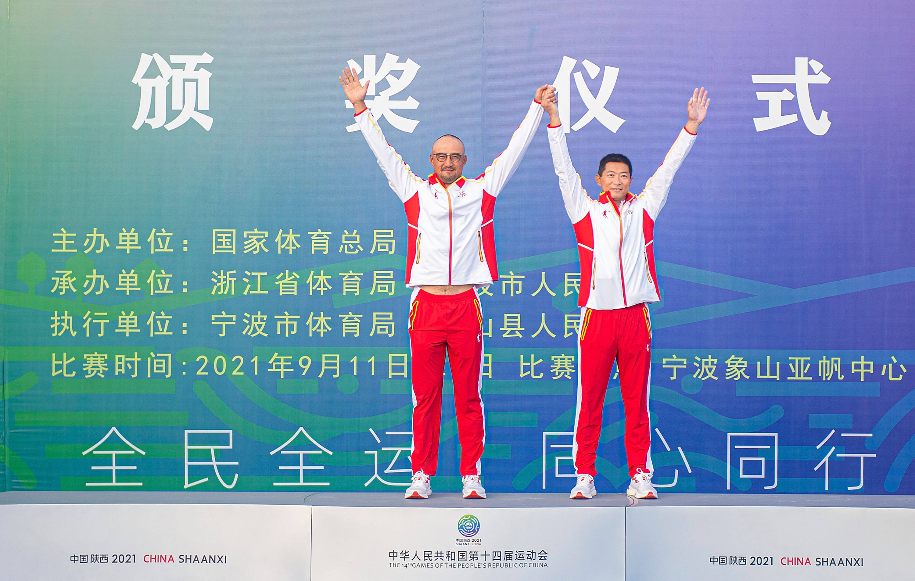 芬兰举重选手力挺前行，晋级决赛