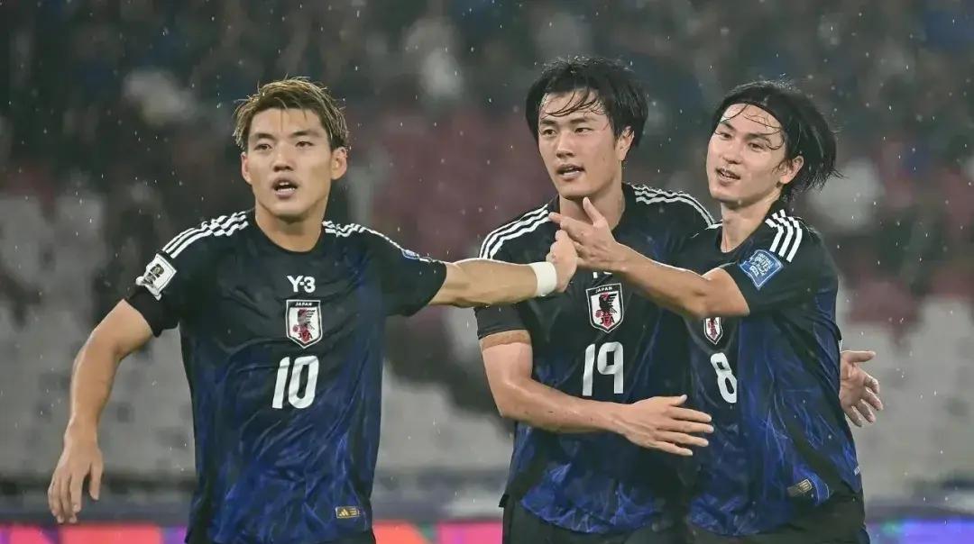 关于全场五球大胜，对手防守瓦解的信息