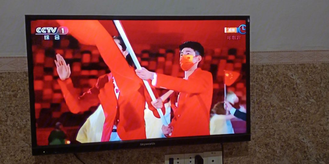 中国台北战神队啦啦队员为球队加油，与球迷互动活跃气氛的简单介绍
