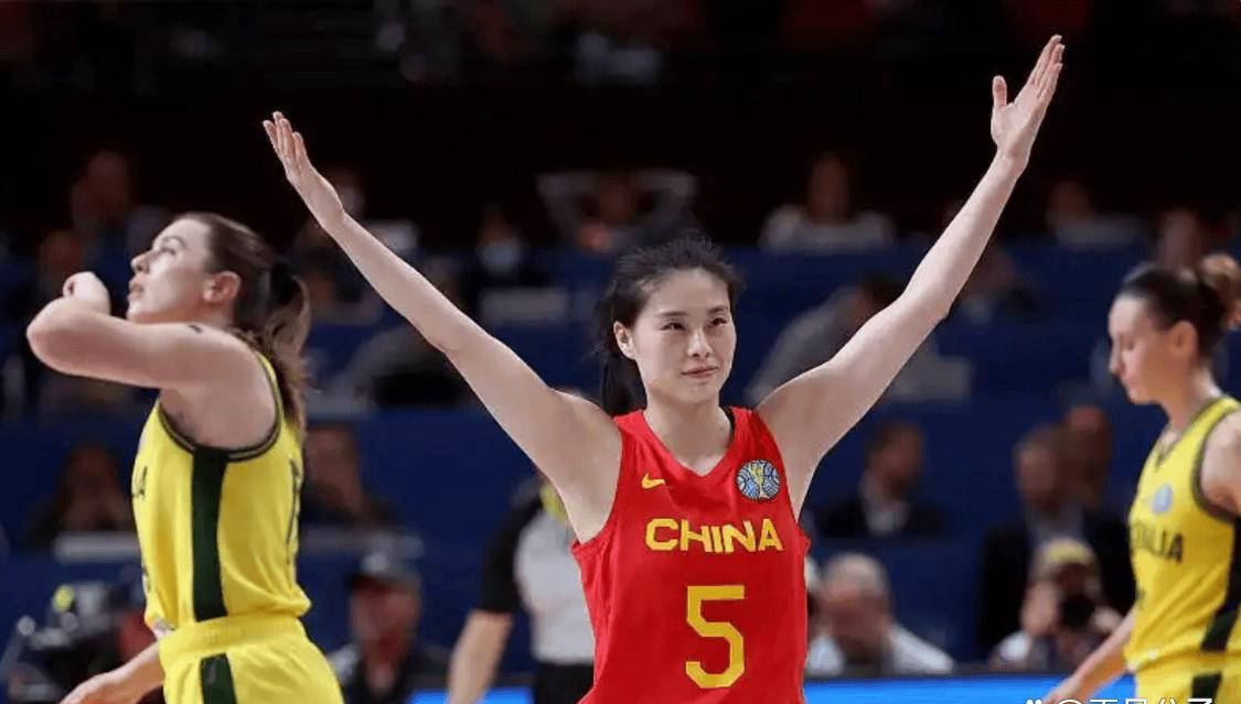 后卫发威！杨氏姐妹合砍20+12王思雨屡秀妙传抢眼