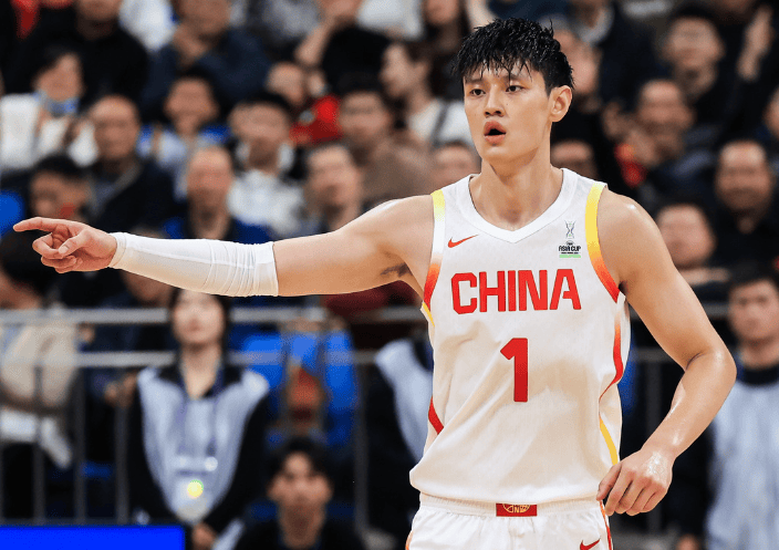 包含中国男篮已返回北京，曾凡博今日将前往国家队报道的词条