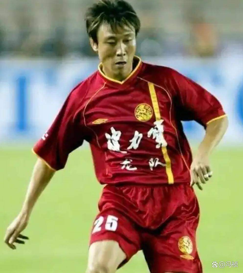 关于那个让那英“未婚生子”的前国脚高峰，20年后现在过得怎么样？的信息